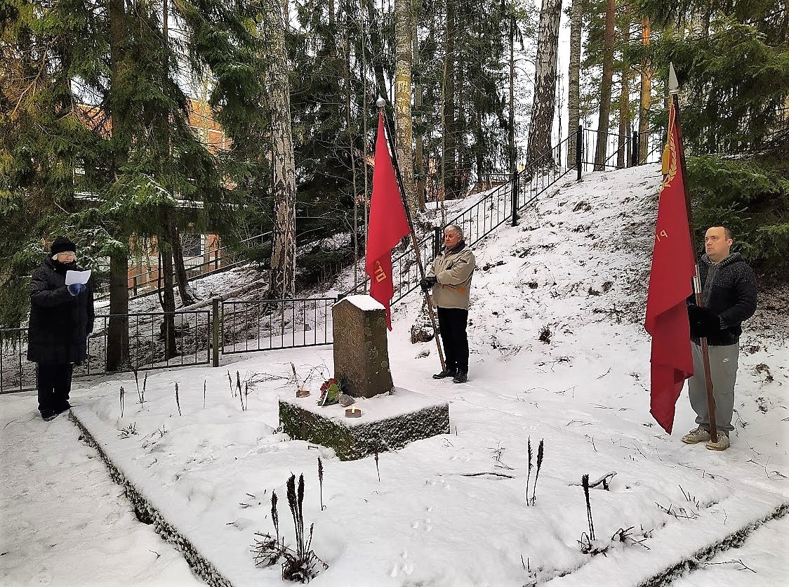 1918 punaisten muistomerkeillä Helsingissä